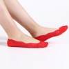 Calcetines de encaje rojo grandes calcetines de mujer invisibles de boda calcetines de barco antideslizante de silicona calcetines de mujer de año de vida calcetines de fiesta Item Picture